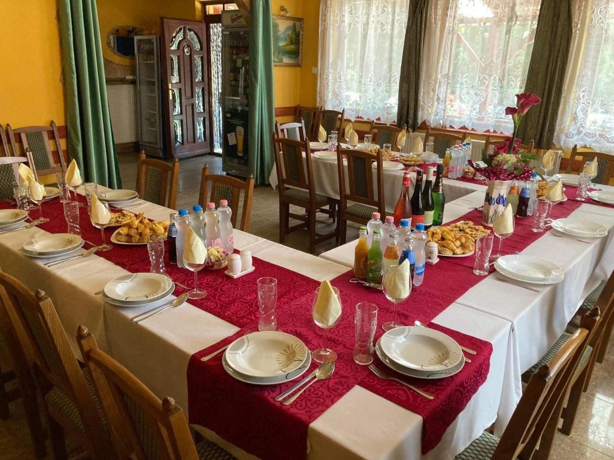 Villa Negra Motel Berzence ภายนอก รูปภาพ