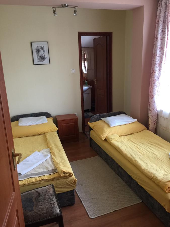 Villa Negra Motel Berzence ภายนอก รูปภาพ